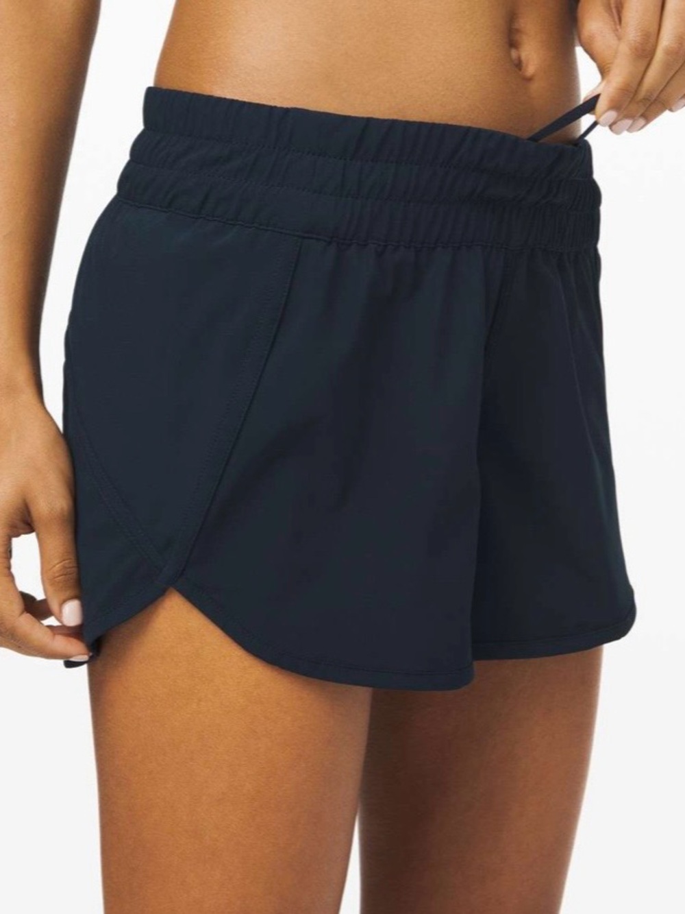 Lululemon Tracker Short V *4"
True Navy Size 4